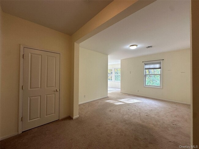 Building Photo - 75 Quaker Ave