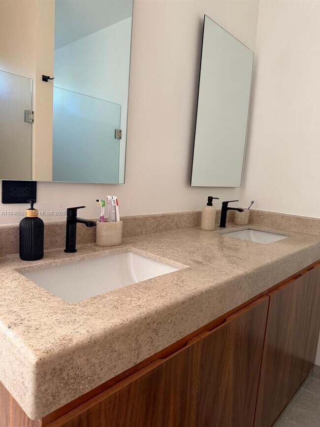 Building Photo - 121 Calle 23, entre 28 y 30, Centro