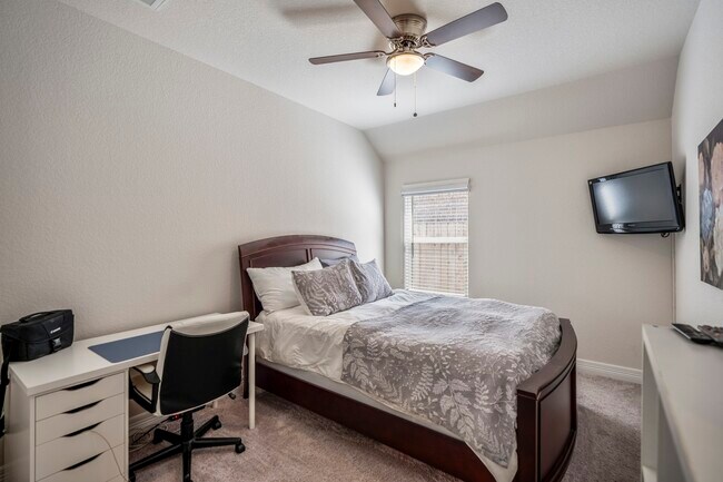 Building Photo - 40527 Goldeneye Pl