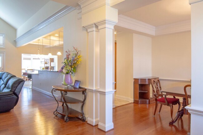 Building Photo - 6883 Birmingham Dr