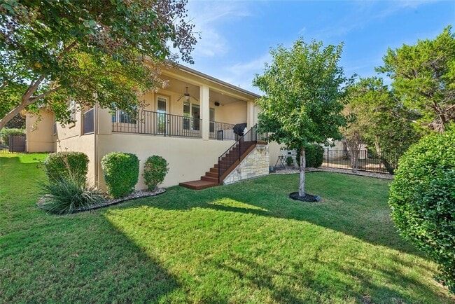 Building Photo - 404 Highland Village Dr