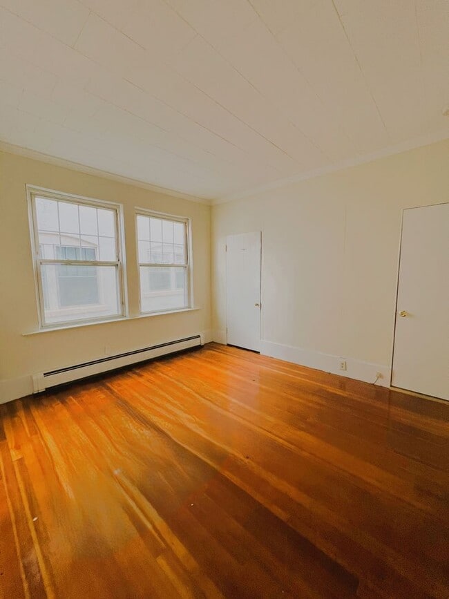 Building Photo - 454/456 Tyler Street