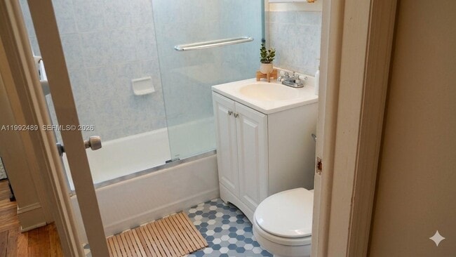 Building Photo - 3240 Mary St