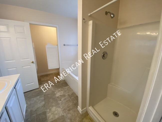 Building Photo - ***MOVE IN SPECIAL- First Full Month Rent ...