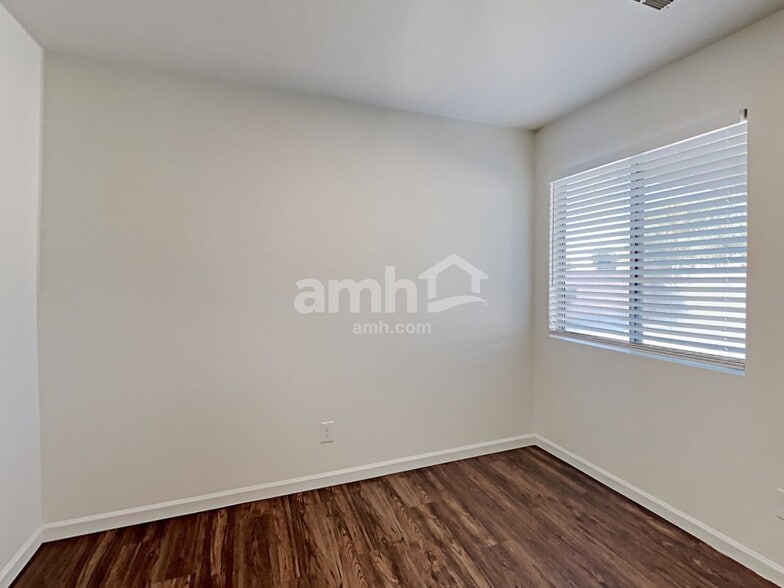 Building Photo - 1808 S 106th Ln