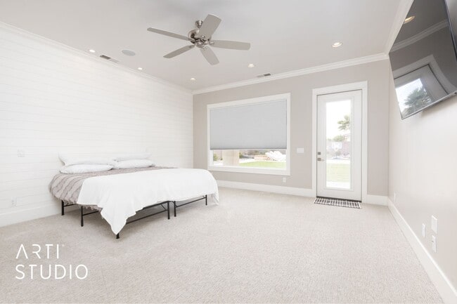Building Photo - Gorgeous 5 bed 4 bath furnished home in Li...