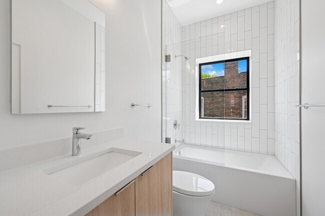 Building Photo - 2755 Eastwood Ave