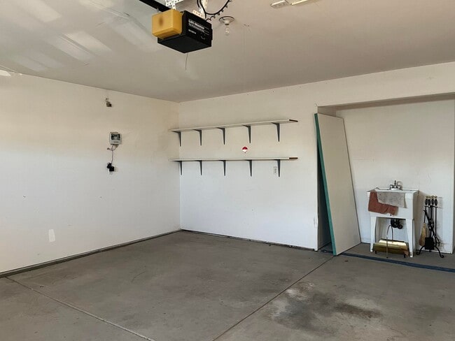 Building Photo - 686 Millbrook St