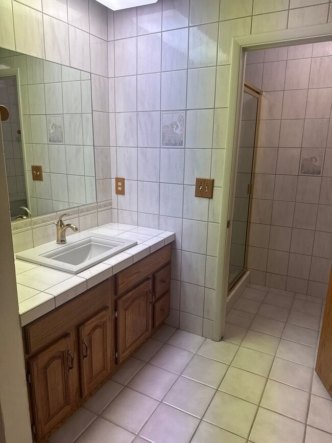 Building Photo - 4 bed, 2 bath, 2 car garage . Boulder City RV parking