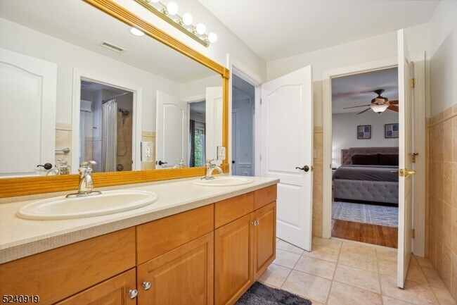 Building Photo - 22 Forest Hill Dr