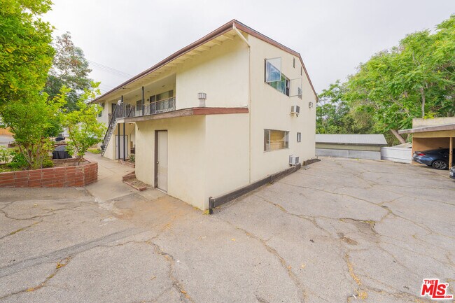 Building Photo - 10043 Haines Canyon Ave