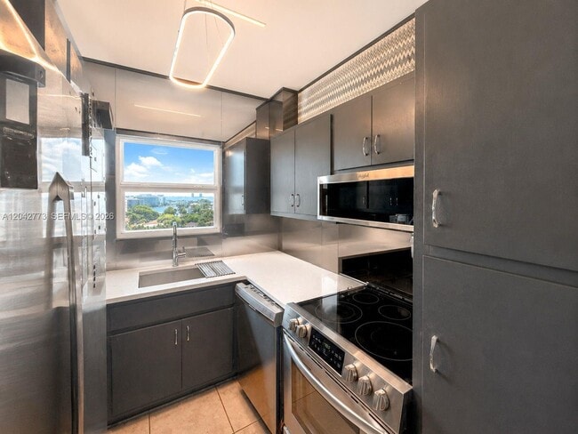 Building Photo - 4747 Collins Ave
