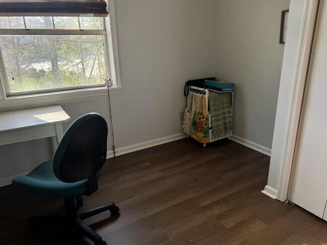 Building Photo - 249 Schultz St