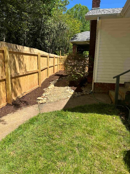 Building Photo - 4 1/2 Trotter Pl