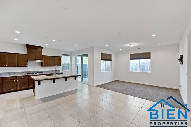 Building Photo - 1227 Las Rosas Ave