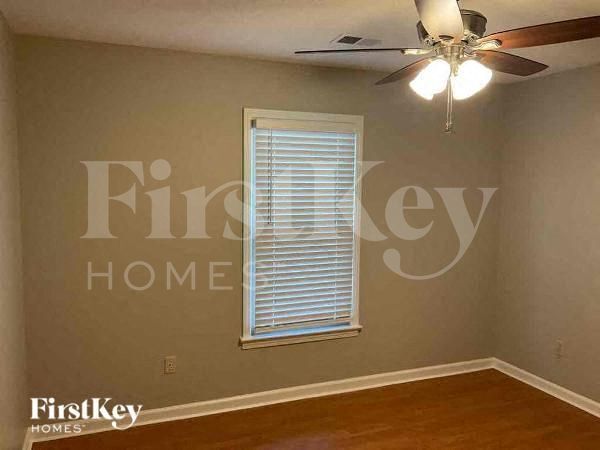 Building Photo - 350 E Nolley Dr