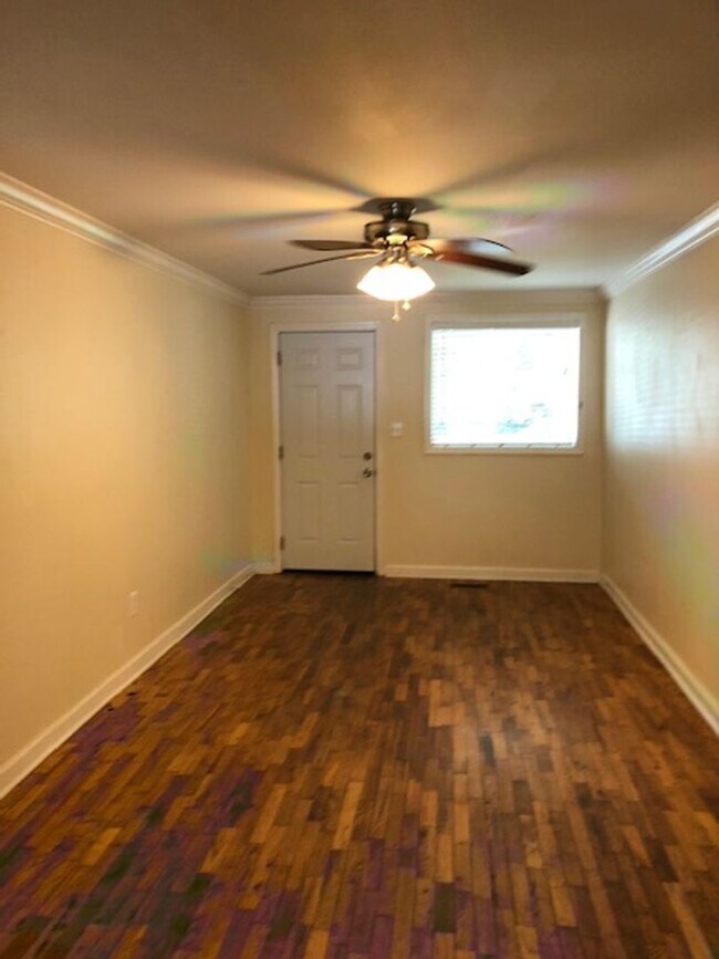 Building Photo - 414 E Park Ave