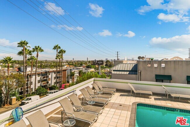 Building Photo - 1155 N La Cienega Blvd