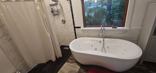 Building Photo - 882 Locust Dr