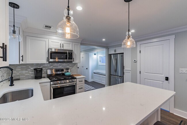 Building Photo - 605 Monmouth Ave