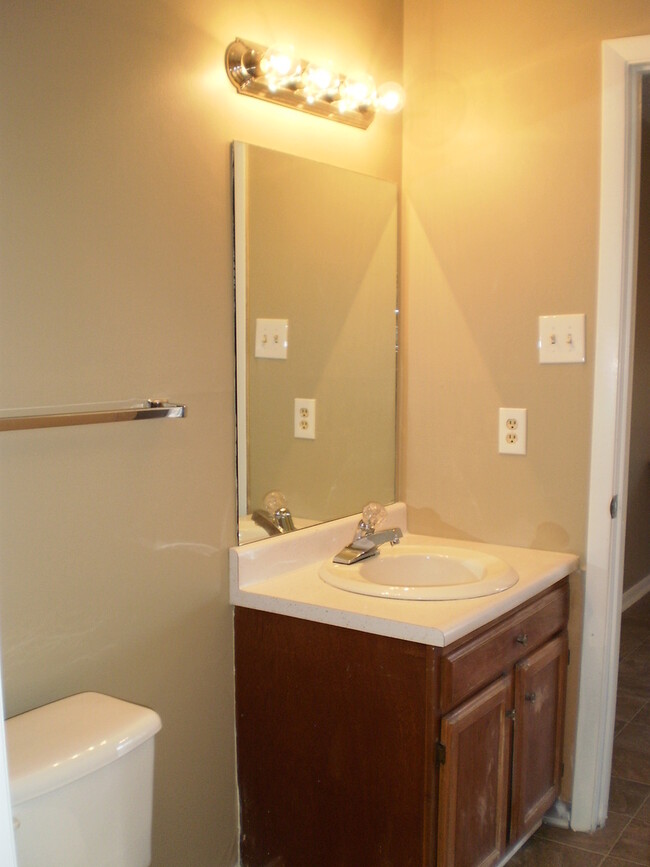Building Photo - NICE--2 Bedroom 1.5 Bath Townhouse WEST of...