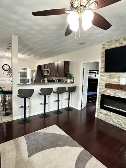 Building Photo - 8. Seymour Ave