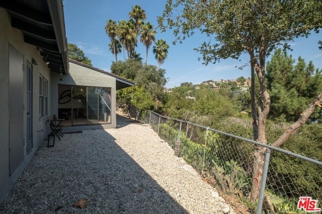 Building Photo - 2294 Mountain Oak Dr