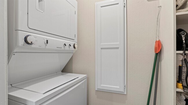 Building Photo - 14777 Wunderlich Dr