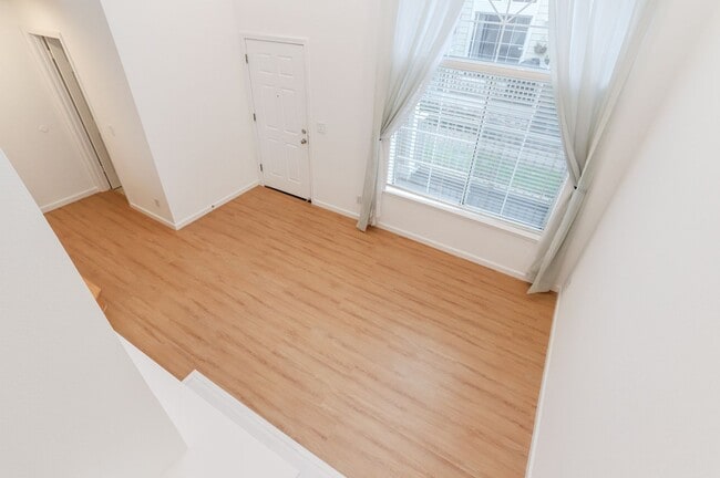 Building Photo - 3 Bed / 2.5 Bath townhome at the Cove in Redwood Shores with garage parking and EV charger. YouTu...