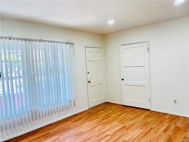 Walk-In Closet & Front Door S view - 122 Elm Ave