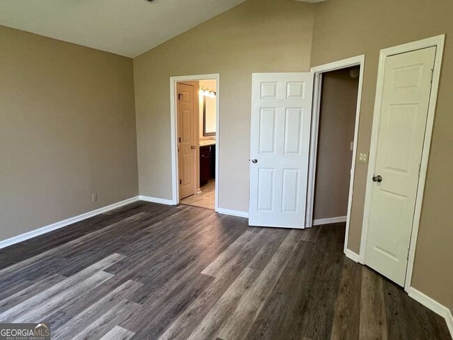 Building Photo - 202 Thompson Ct