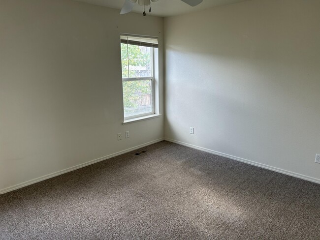 Building Photo - 954 Woodhaven Dr