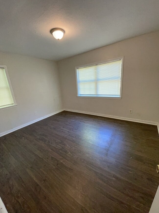 Building Photo - 2469 Belvedere Dr