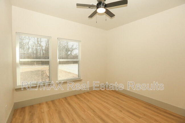 Building Photo - 655 N Genevieve Ave