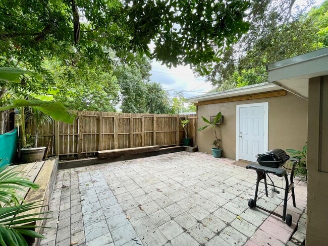 Building Photo - 320 SW 21st St