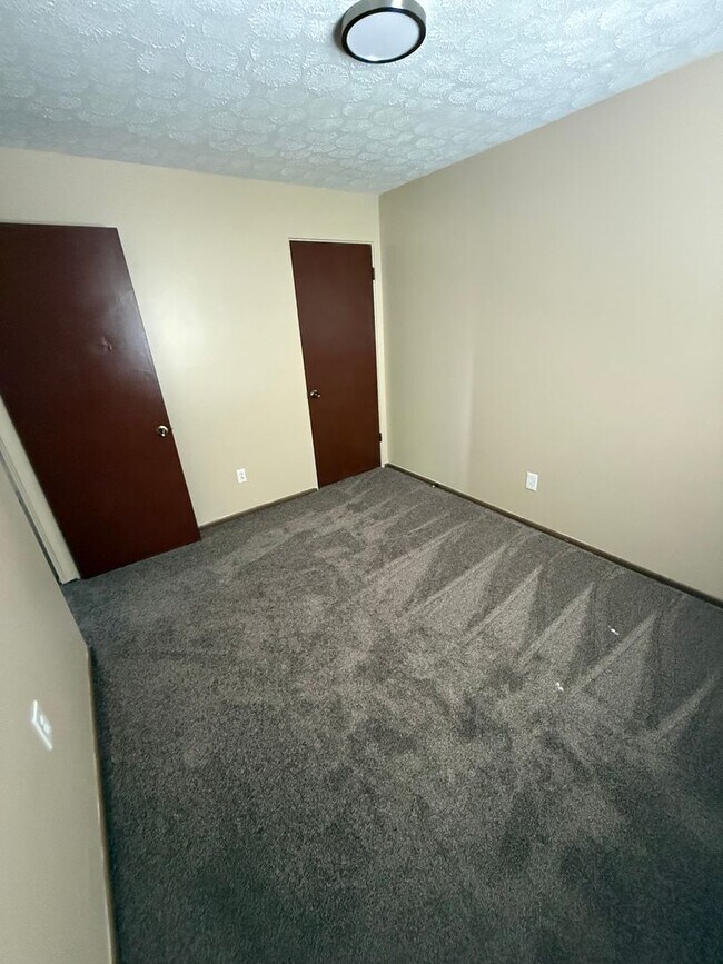 Building Photo - 355 Meadowbrook Ave