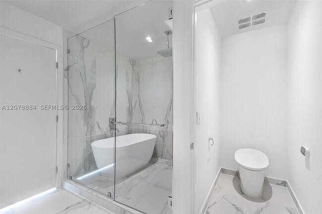 Building Photo - 1400 Biscayne Blvd