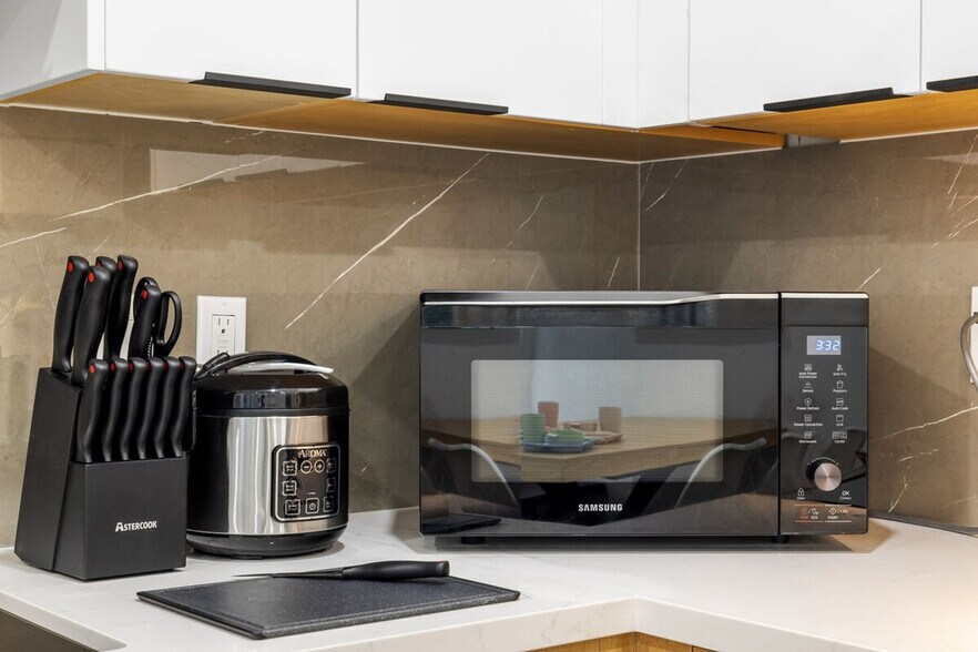 Building Photo - 1317 Donohue Dr