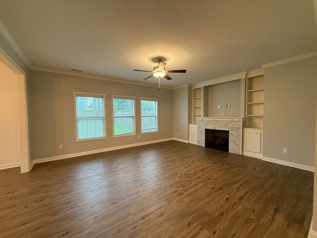 Building Photo - **For Rent: Gorgeous 4 Bed, 2.5 Bath Home ...
