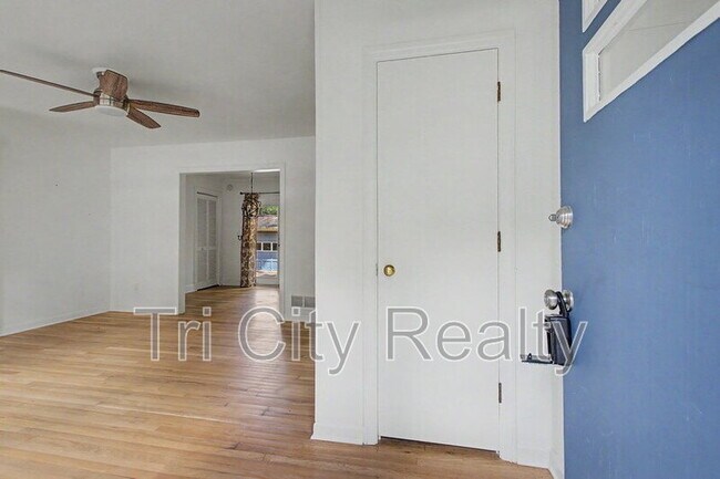 Building Photo - 212 Hilltop Dr
