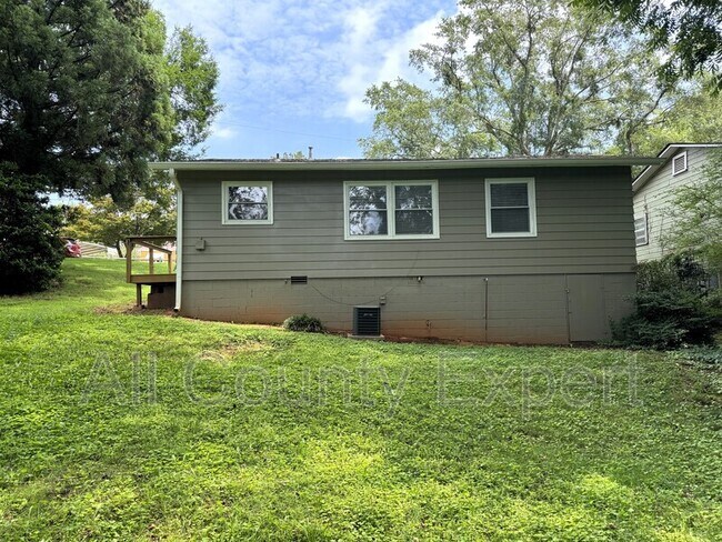 Building Photo - 916 Zion Cir