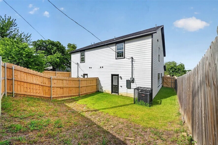 Building Photo - 2209 Brookes St