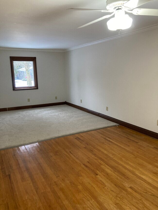 Building Photo - 2401 Bristol Rd