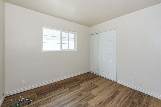 Building Photo - Your Newly Renovated Huntington Beach Oasi...