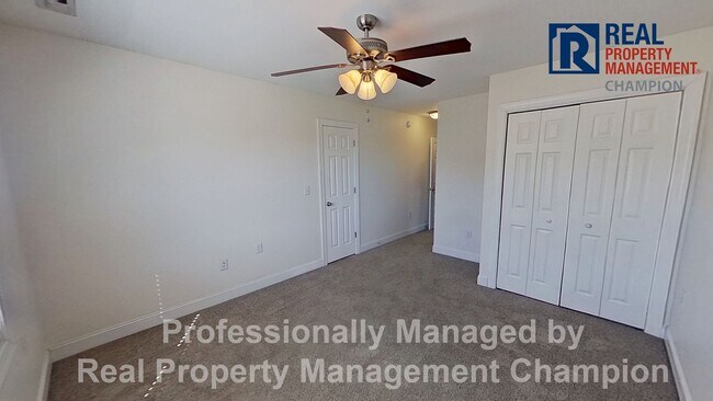 Building Photo - 3 BD/2.5 BA Home with Fenced Yard & Attached Garage