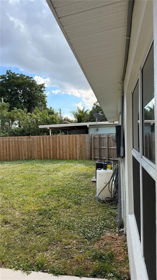 Building Photo - 1108 SW 22nd Terrace