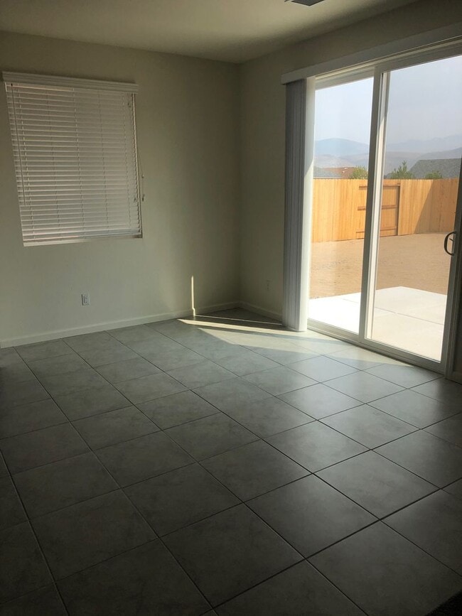 Building Photo - Gorgeous Four Bedroom Home 