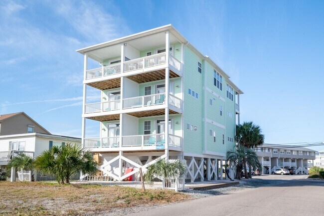 Building Photo - JUST REDUCED!! PLAN AND SECURE YOUR WINTER GETAWAY NOW