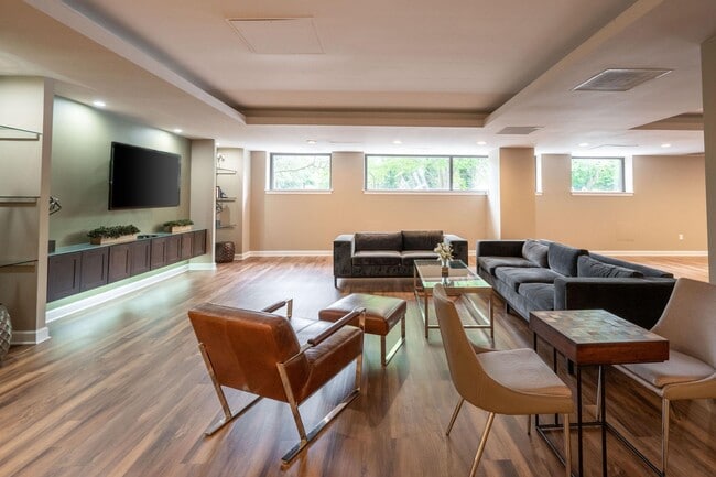 Building Photo - 2111 Wisconsin Ave NW