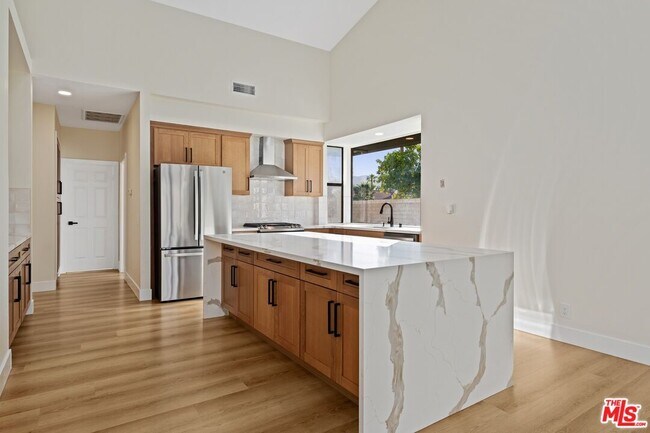 Building Photo - 70895 Ironwood Dr
